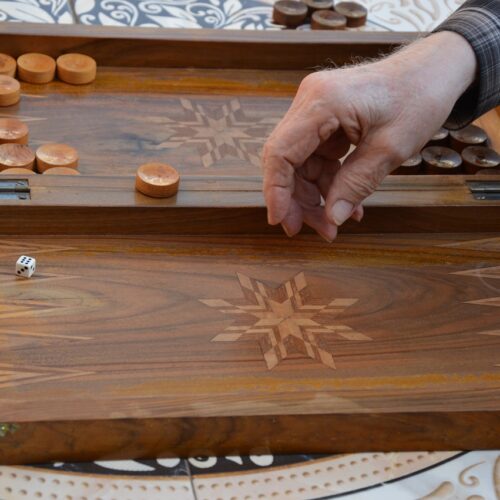 Backgammon och Dess roll i Medeltida Samhällen
