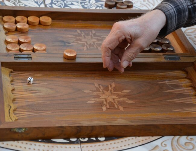 Backgammon och Dess roll i Medeltida Samhällen