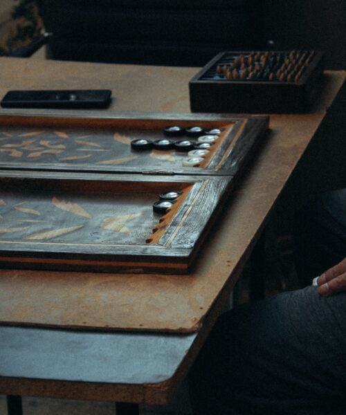 Hur Många Tärningar Används i Backgammon? Förklarat!