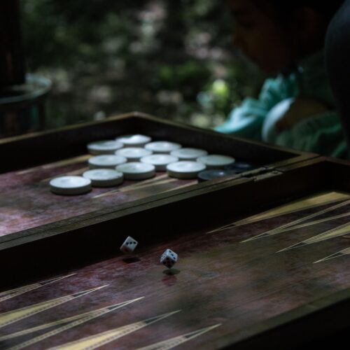 En Guide till Etikett i Backgammon – Allt du Bör Veta