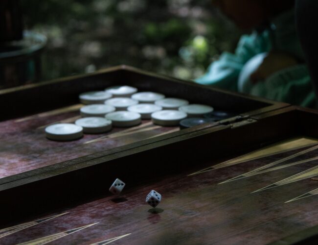 En Guide till Etikett i Backgammon – Allt du Bör Veta