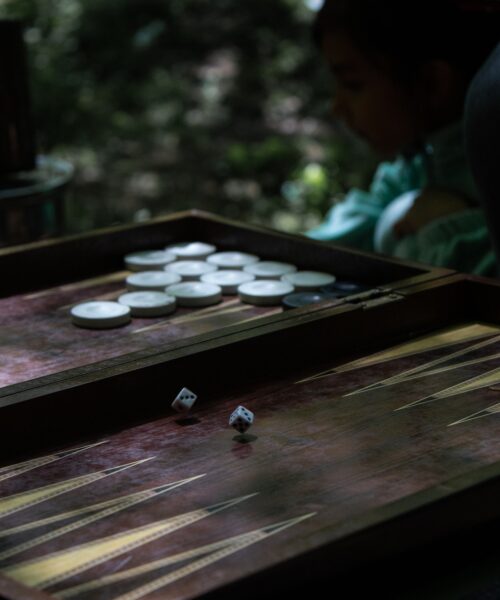 Vikten av Positionering i Backgammon: Hur man tar kontroll
