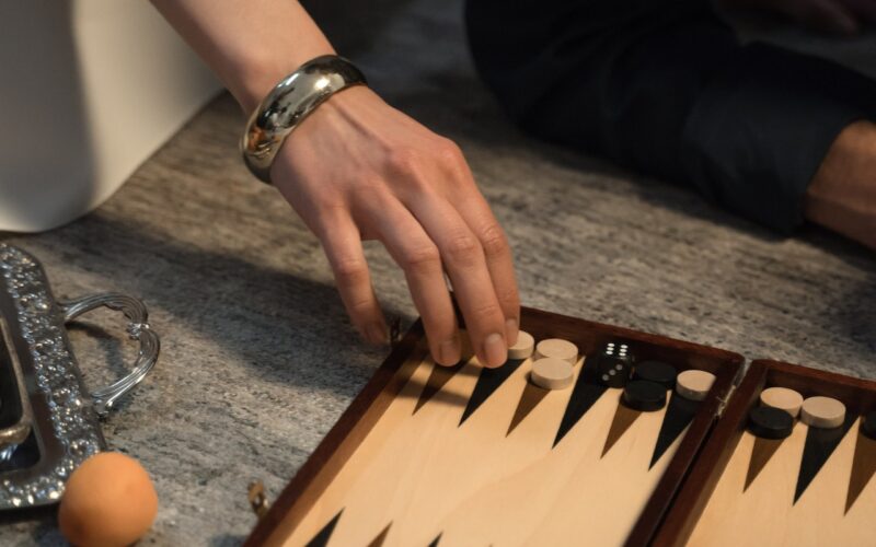 Vad gör jag om jag inte kan använda båda Tärningarna i Backgammon?