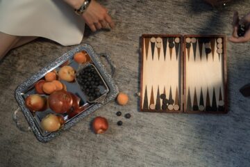 Hur rör sig Pjäserna i Backgammon? Förklarat!